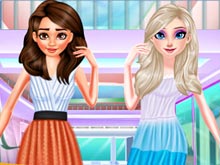 Disney Princesses Shopping For Summer